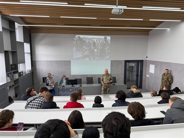 «Нам дороги эти позабыть нельзя»